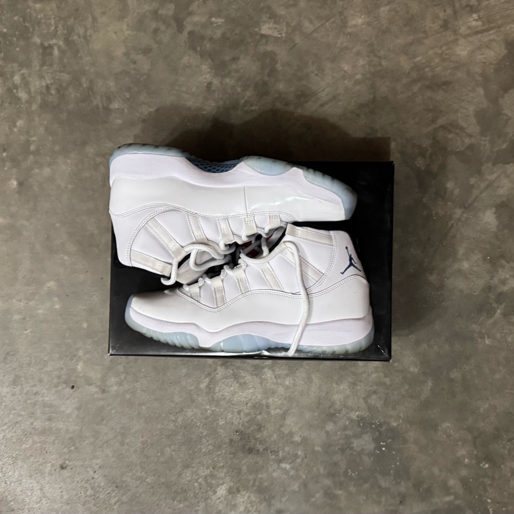 Jordan 11s Legened Blues Size 8.5